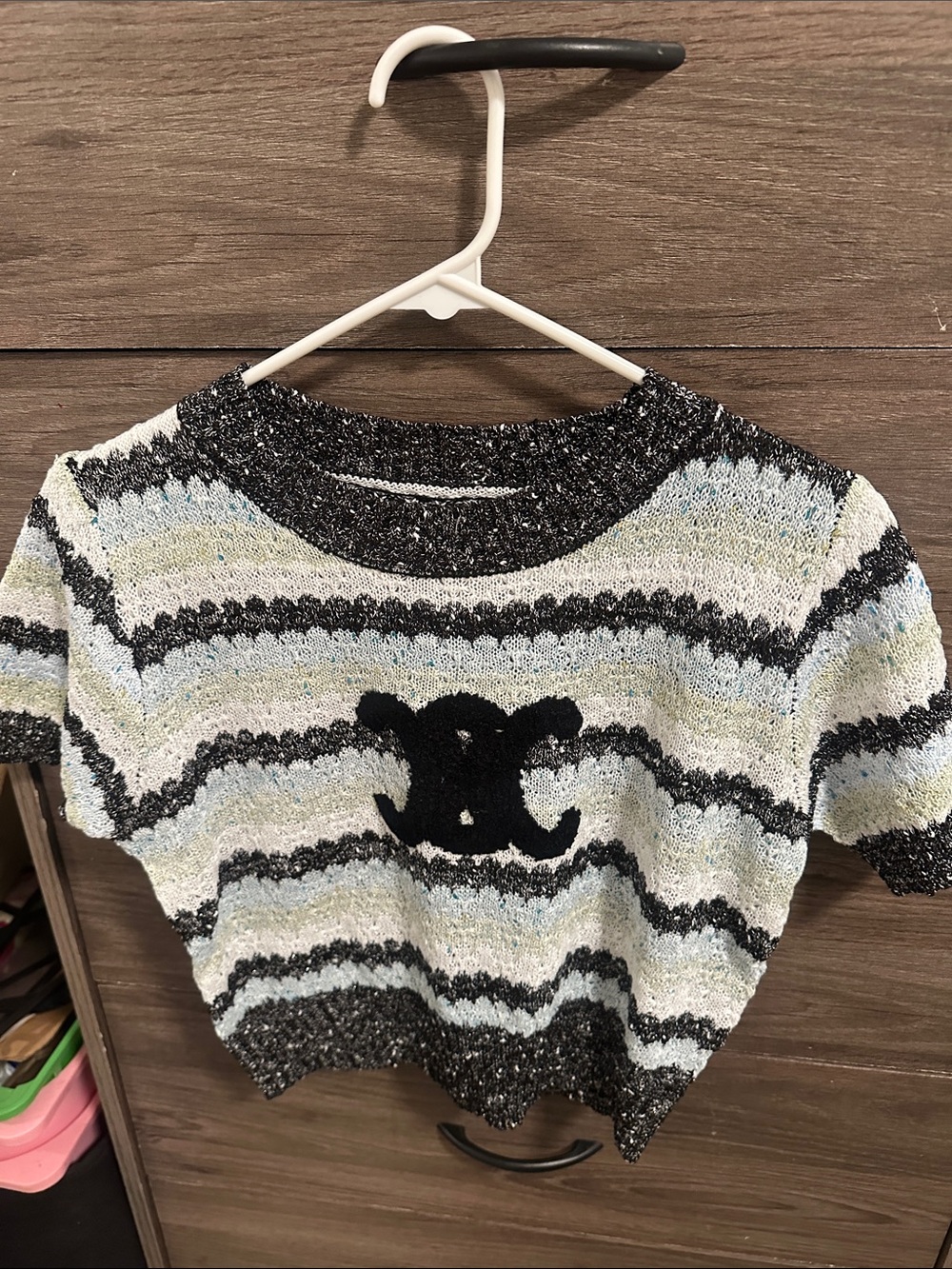 Textured Short-Sleeve Sweater Top with Center Logo size S